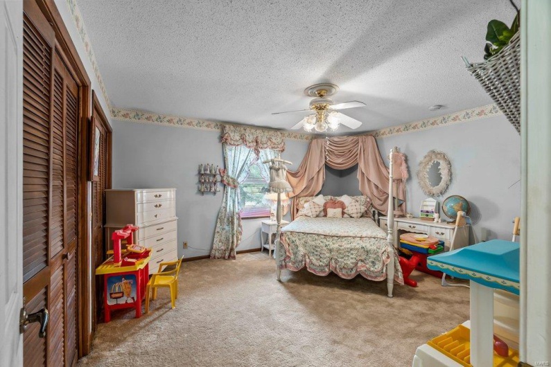 132 Greenbrier Dr, Sikeston, Missouri 63801, 5 Bedrooms Bedrooms, 13 Rooms Rooms,3 BathroomsBathrooms,Residential,For Sale,Greenbrier Dr,MAR23021457