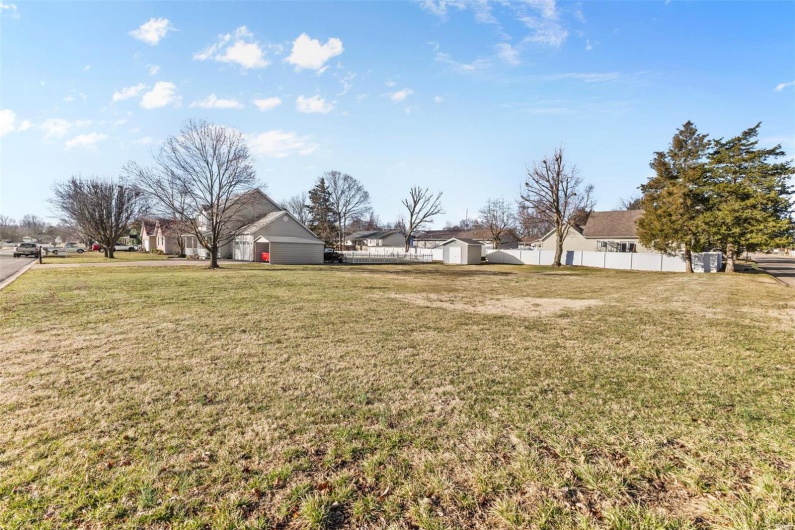 additional corner lot available for purchase