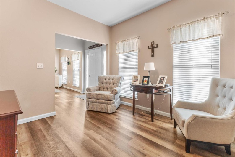 Sitting room or office space