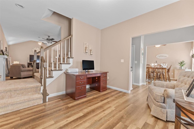 Sitting room or office space