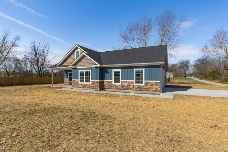 12 Ogborn Drive, Farmington, Missouri 63640, 3 Bedrooms Bedrooms, 9 Rooms Rooms,2 BathroomsBathrooms,Residential,For Sale,Ogborn,MAR25020007