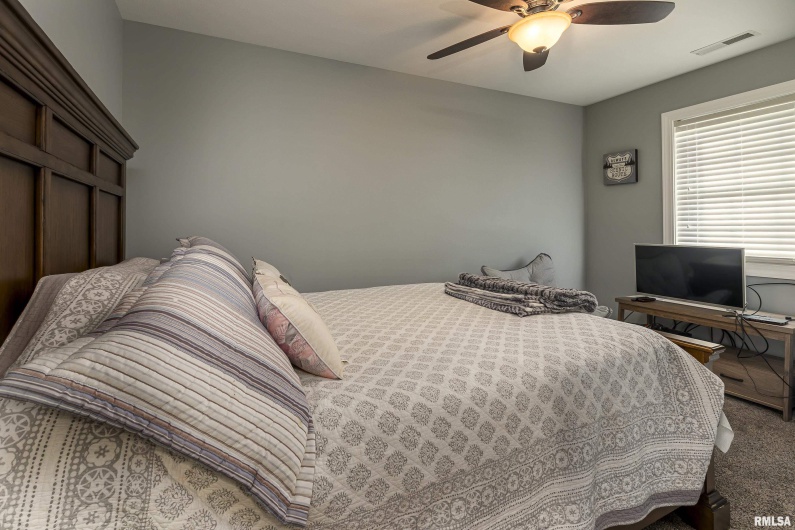 75 Bedrock Ridge, Elkville, Illinois 62932, 2 Bedrooms Bedrooms, 0 ,1 BathroomBathrooms,Residential,For Sale,Bedrock,0,RMAEB457386