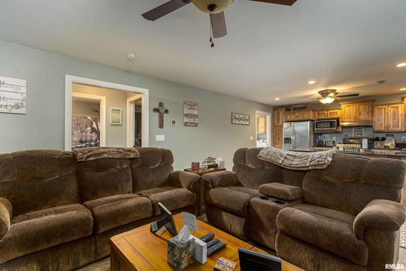 75 Bedrock Ridge, Elkville, Illinois 62932, 2 Bedrooms Bedrooms, 0 ,1 BathroomBathrooms,Residential,For Sale,Bedrock,0,RMAEB457386
