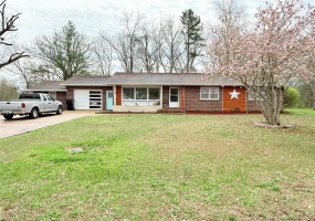 1014 Lake Drive, Ironton, Missouri 63650, 3 Bedrooms Bedrooms, 9 Rooms Rooms,1 BathroomBathrooms,Residential,For Sale,Lake,MAR25020912