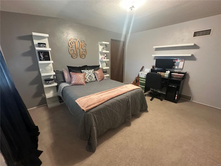 3013 Bernice Street, Cape Girardeau, Missouri 63701, 5 Bedrooms Bedrooms, 7 Rooms Rooms,3 BathroomsBathrooms,Residential,For Sale,Bernice,MAR25021116