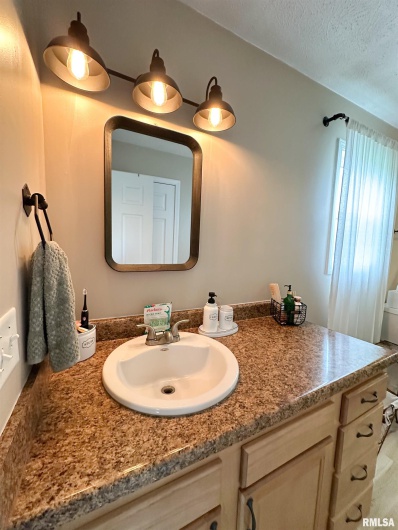 5691 Silver Fox Drive, Carterville, Illinois 62918, 3 Bedrooms Bedrooms, 0 ,2 BathroomsBathrooms,Residential,For Sale,Silver Fox,0,RMAEB457402
