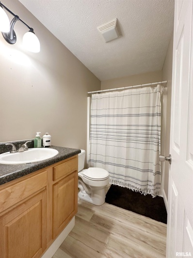5691 Silver Fox Drive, Carterville, Illinois 62918, 3 Bedrooms Bedrooms, 0 ,2 BathroomsBathrooms,Residential,For Sale,Silver Fox,0,RMAEB457402