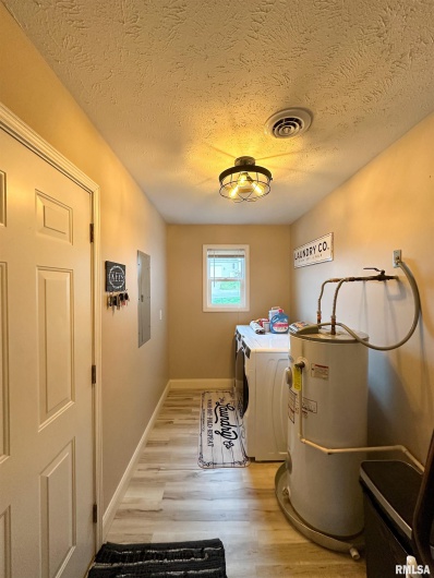 5691 Silver Fox Drive, Carterville, Illinois 62918, 3 Bedrooms Bedrooms, 0 ,2 BathroomsBathrooms,Residential,For Sale,Silver Fox,0,RMAEB457402