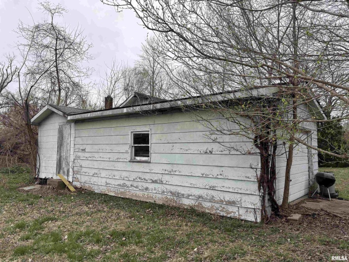 106 1ST Street, Elkville, Illinois 62932, 3 Bedrooms Bedrooms, 0 ,1 BathroomBathrooms,Residential,For Sale,1ST,0,RMAQC4261966