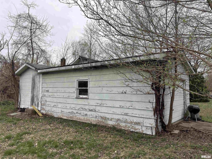 106 1ST Street, Elkville, Illinois 62932, 3 Bedrooms Bedrooms, 0 ,1 BathroomBathrooms,Residential,For Sale,1ST,0,RMAQC4261966