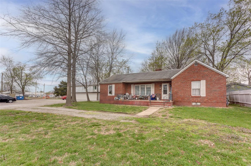 1125 Market Street, Sparta, Illinois 62286, ,Commercial Sale,For Sale,Market,MAR25014532
