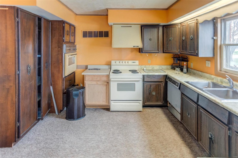 1125 Market Street, Sparta, Illinois 62286, ,Commercial Sale,For Sale,Market,MAR25014532