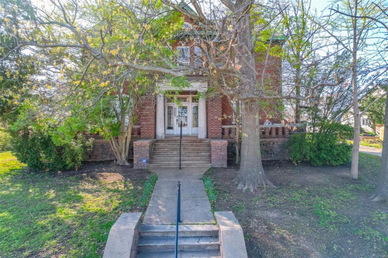 225 6th Street, Poplar Bluff, Missouri 63901, 5 Bedrooms Bedrooms, 18 Rooms Rooms,3 BathroomsBathrooms,Residential,For Sale,6th,MAR25020829