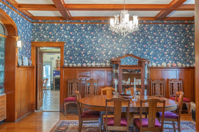 225 6th Street, Poplar Bluff, Missouri 63901, 5 Bedrooms Bedrooms, 18 Rooms Rooms,3 BathroomsBathrooms,Residential,For Sale,6th,MAR25020829