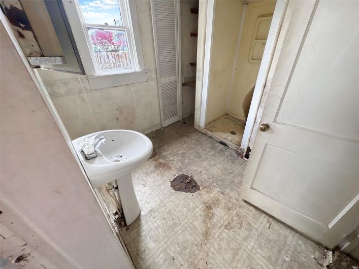 106 South Street, Charleston, Missouri 63834, 3 Bedrooms Bedrooms, 6 Rooms Rooms,1 BathroomBathrooms,Residential,For Sale,South,MAR25020681
