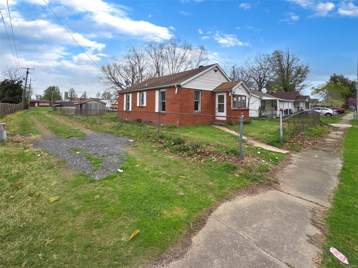 106 South Street, Charleston, Missouri 63834, 3 Bedrooms Bedrooms, 6 Rooms Rooms,1 BathroomBathrooms,Residential,For Sale,South,MAR25020681