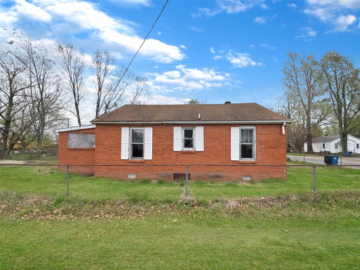 106 South Street, Charleston, Missouri 63834, 3 Bedrooms Bedrooms, 6 Rooms Rooms,1 BathroomBathrooms,Residential,For Sale,South,MAR25020681