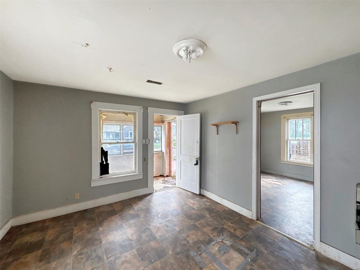 106 South Street, Charleston, Missouri 63834, 3 Bedrooms Bedrooms, 6 Rooms Rooms,1 BathroomBathrooms,Residential,For Sale,South,MAR25020681