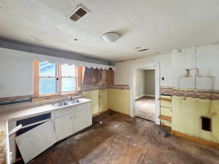106 South Street, Charleston, Missouri 63834, 3 Bedrooms Bedrooms, 6 Rooms Rooms,1 BathroomBathrooms,Residential,For Sale,South,MAR25020681