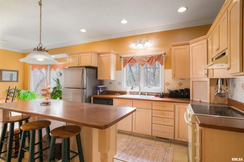 4996 ANDREW Road, Marion, Illinois 62959, 4 Bedrooms Bedrooms, 0 ,2 BathroomsBathrooms,Residential,For Sale,ANDREW,0,RMAQC4261974