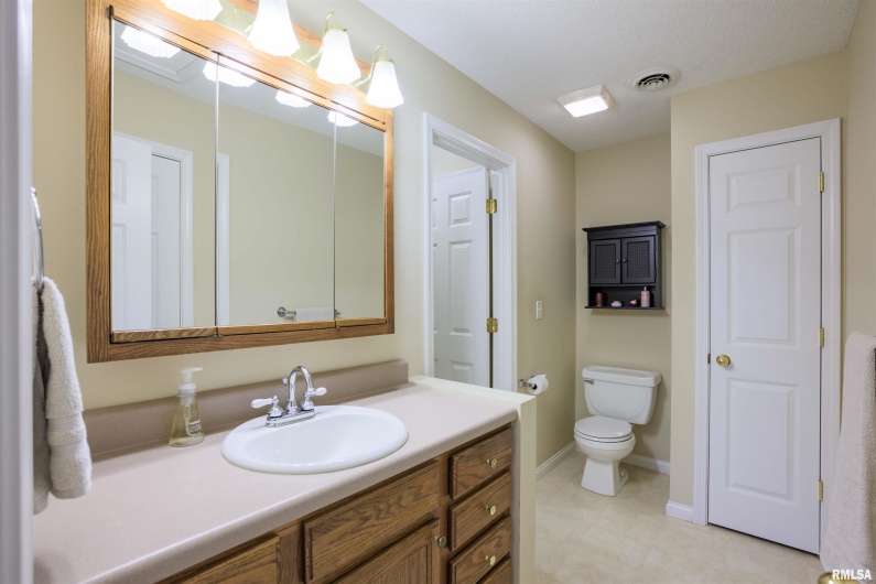 4996 ANDREW Road, Marion, Illinois 62959, 4 Bedrooms Bedrooms, 0 ,2 BathroomsBathrooms,Residential,For Sale,ANDREW,0,RMAQC4261974