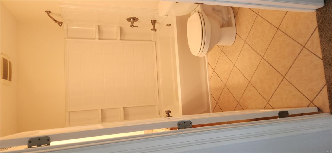 Upper full bathroom