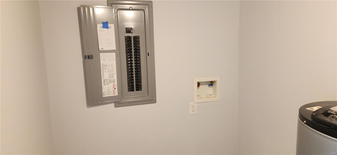 Utility room w/ washer & dryer hookups