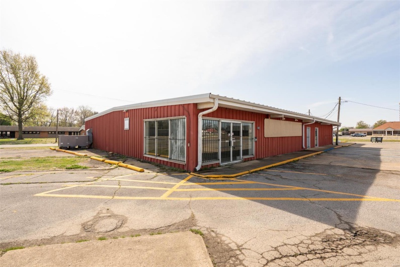512 E Pine Street, Poplar Bluff, Missouri 63901, ,Commercial Lease,For Sale,E Pine Street,MAR25021430