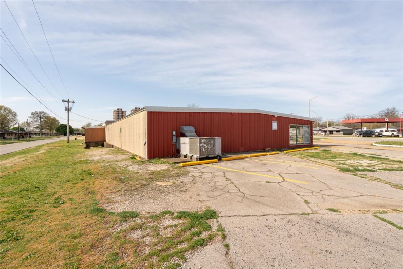 512 E Pine Street, Poplar Bluff, Missouri 63901, ,Commercial Lease,For Sale,E Pine Street,MAR25021430