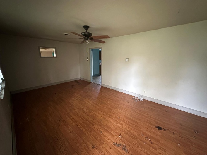 1911 Lynndale Street, Kennett, Missouri 63857, 4 Bedrooms Bedrooms, 7 Rooms Rooms,1 BathroomBathrooms,Residential,For Sale,Lynndale,MAR25021448