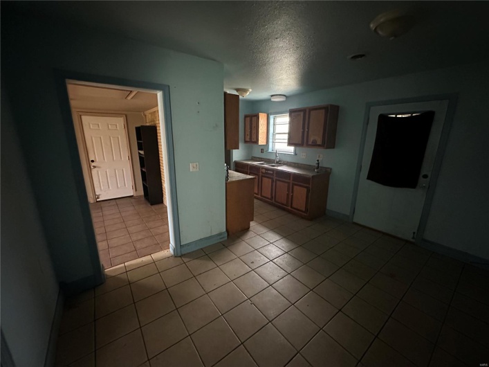 1911 Lynndale Street, Kennett, Missouri 63857, 4 Bedrooms Bedrooms, 7 Rooms Rooms,1 BathroomBathrooms,Residential,For Sale,Lynndale,MAR25021448