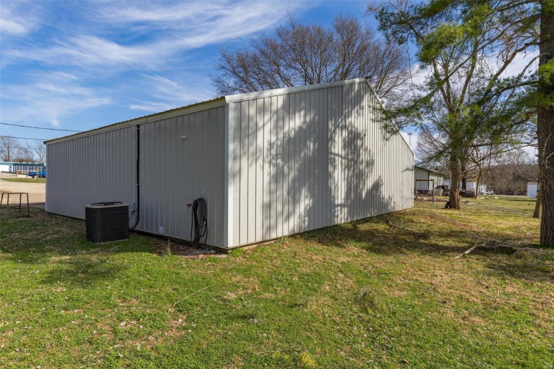 3330 Commonwealth Road, Park Hills, Missouri 63601, 2 Bedrooms Bedrooms, 6 Rooms Rooms,1 BathroomBathrooms,Residential,For Sale,Commonwealth,MAR25021463