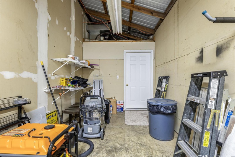 3330 Commonwealth Road, Park Hills, Missouri 63601, 2 Bedrooms Bedrooms, 6 Rooms Rooms,1 BathroomBathrooms,Residential,For Sale,Commonwealth,MAR25021463