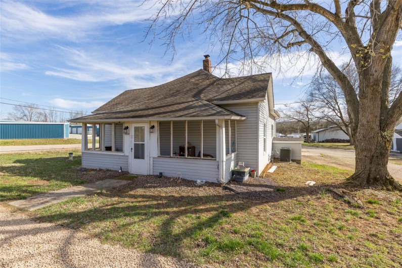 3330 Commonwealth Road, Park Hills, Missouri 63601, 2 Bedrooms Bedrooms, 6 Rooms Rooms,1 BathroomBathrooms,Residential,For Sale,Commonwealth,MAR25021463
