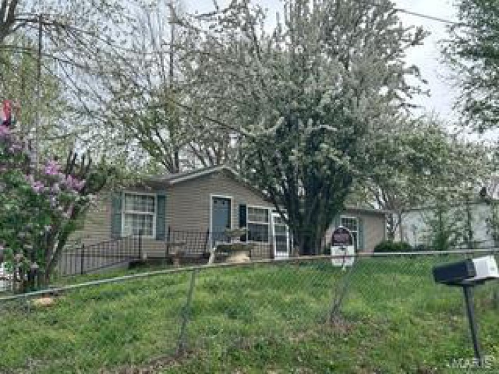 19050 Sikes Road, Ste Genevieve, Missouri 63670, 3 Bedrooms Bedrooms, 5 Rooms Rooms,2 BathroomsBathrooms,Residential,For Sale,Sikes,MAR25016396