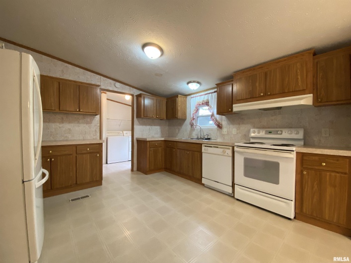 100 Little John Loop, Tunnel Hill, Illinois 62972, 3 Bedrooms Bedrooms, 0 ,2 BathroomsBathrooms,Residential,For Sale,Little John,0,RMAQC4262028