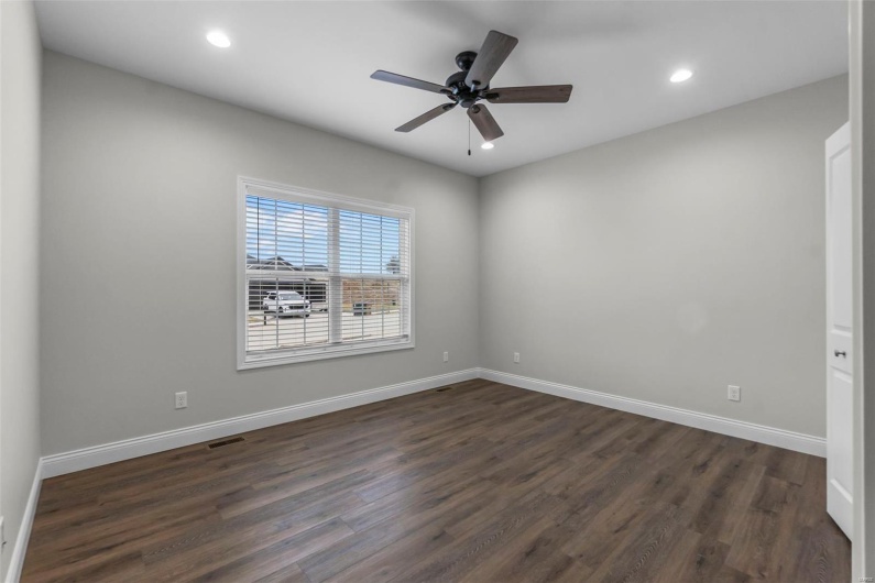 12 Creekside Way, Cape Girardeau, Missouri 63701, 4 Bedrooms Bedrooms, 4 Rooms Rooms,3 BathroomsBathrooms,Residential,For Sale,Creekside,MAR25021609