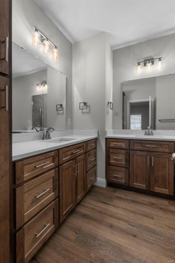 12 Creekside Way, Cape Girardeau, Missouri 63701, 4 Bedrooms Bedrooms, 4 Rooms Rooms,3 BathroomsBathrooms,Residential,For Sale,Creekside,MAR25021609