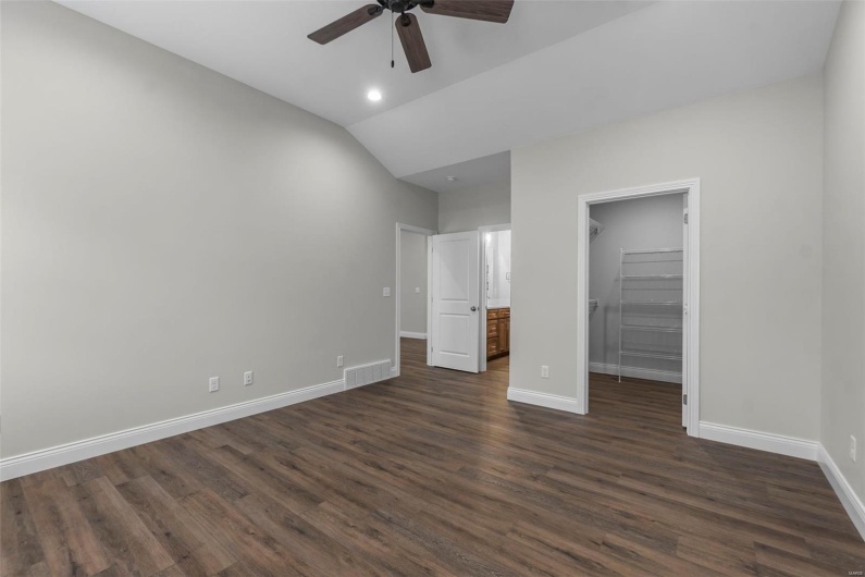 12 Creekside Way, Cape Girardeau, Missouri 63701, 4 Bedrooms Bedrooms, 4 Rooms Rooms,3 BathroomsBathrooms,Residential,For Sale,Creekside,MAR25021609