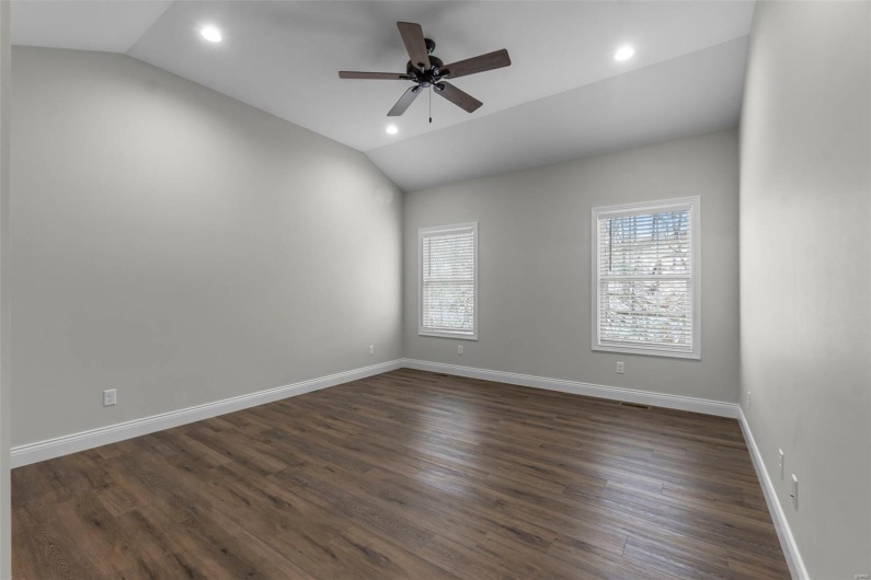 12 Creekside Way, Cape Girardeau, Missouri 63701, 4 Bedrooms Bedrooms, 4 Rooms Rooms,3 BathroomsBathrooms,Residential,For Sale,Creekside,MAR25021609