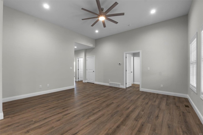12 Creekside Way, Cape Girardeau, Missouri 63701, 4 Bedrooms Bedrooms, 4 Rooms Rooms,3 BathroomsBathrooms,Residential,For Sale,Creekside,MAR25021609