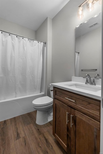 12 Creekside Way, Cape Girardeau, Missouri 63701, 4 Bedrooms Bedrooms, 4 Rooms Rooms,3 BathroomsBathrooms,Residential,For Sale,Creekside,MAR25021609