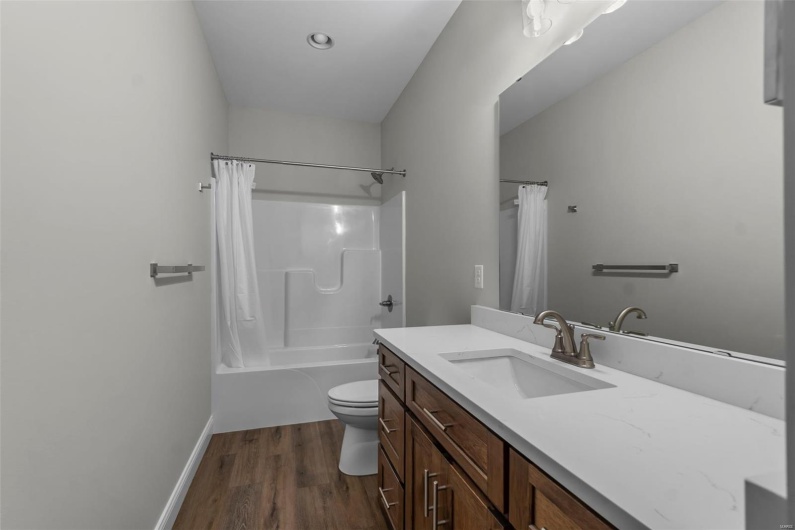 12 Creekside Way, Cape Girardeau, Missouri 63701, 4 Bedrooms Bedrooms, 4 Rooms Rooms,3 BathroomsBathrooms,Residential,For Sale,Creekside,MAR25021609