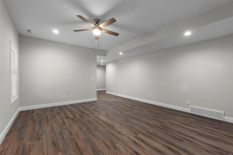 12 Creekside Way, Cape Girardeau, Missouri 63701, 4 Bedrooms Bedrooms, 4 Rooms Rooms,3 BathroomsBathrooms,Residential,For Sale,Creekside,MAR25021609