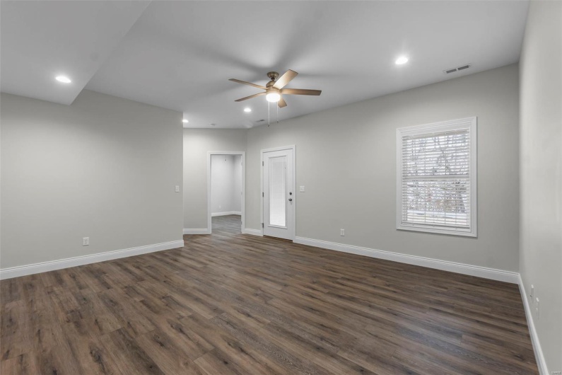 12 Creekside Way, Cape Girardeau, Missouri 63701, 4 Bedrooms Bedrooms, 4 Rooms Rooms,3 BathroomsBathrooms,Residential,For Sale,Creekside,MAR25021609