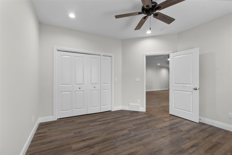 16 Creekside Way, Cape Girardeau, Missouri 63701, 4 Bedrooms Bedrooms, 4 Rooms Rooms,3 BathroomsBathrooms,Residential,For Sale,Creekside,MAR25021593
