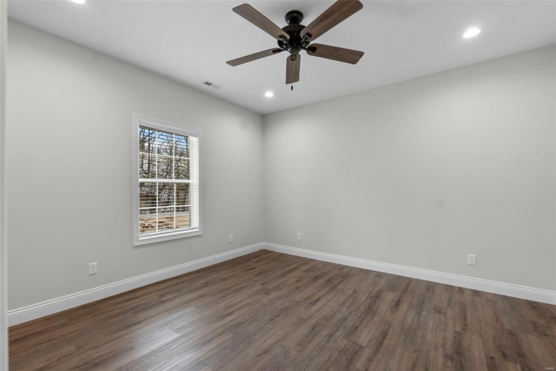 16 Creekside Way, Cape Girardeau, Missouri 63701, 4 Bedrooms Bedrooms, 4 Rooms Rooms,3 BathroomsBathrooms,Residential,For Sale,Creekside,MAR25021593