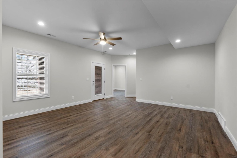 16 Creekside Way, Cape Girardeau, Missouri 63701, 4 Bedrooms Bedrooms, 4 Rooms Rooms,3 BathroomsBathrooms,Residential,For Sale,Creekside,MAR25021593