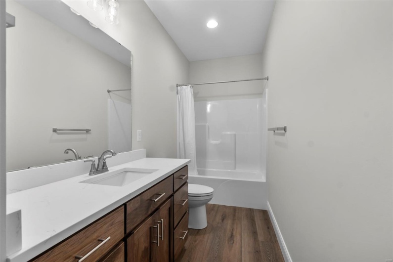 16 Creekside Way, Cape Girardeau, Missouri 63701, 4 Bedrooms Bedrooms, 4 Rooms Rooms,3 BathroomsBathrooms,Residential,For Sale,Creekside,MAR25021593