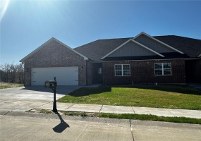 16 Creekside Way, Cape Girardeau, Missouri 63701, 4 Bedrooms Bedrooms, 4 Rooms Rooms,3 BathroomsBathrooms,Residential,For Sale,Creekside,MAR25021593